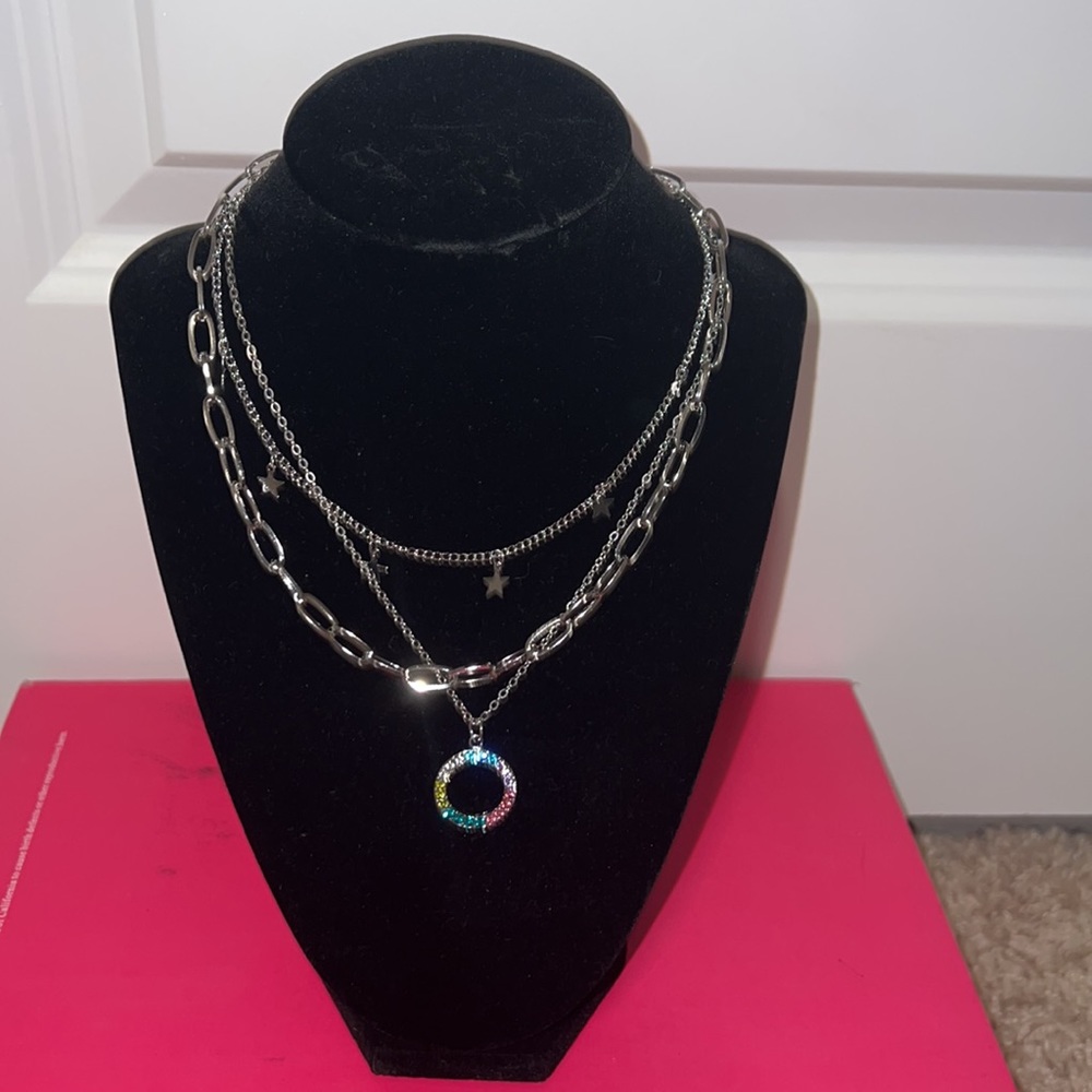 Layered necklace with pendant